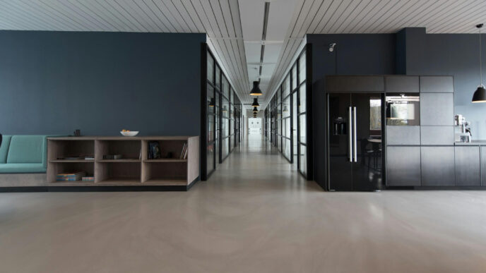 Praca zdalna, hybrydowa czy na miejscu. Jak pandemia COVID 19 wpłynęła na biznes